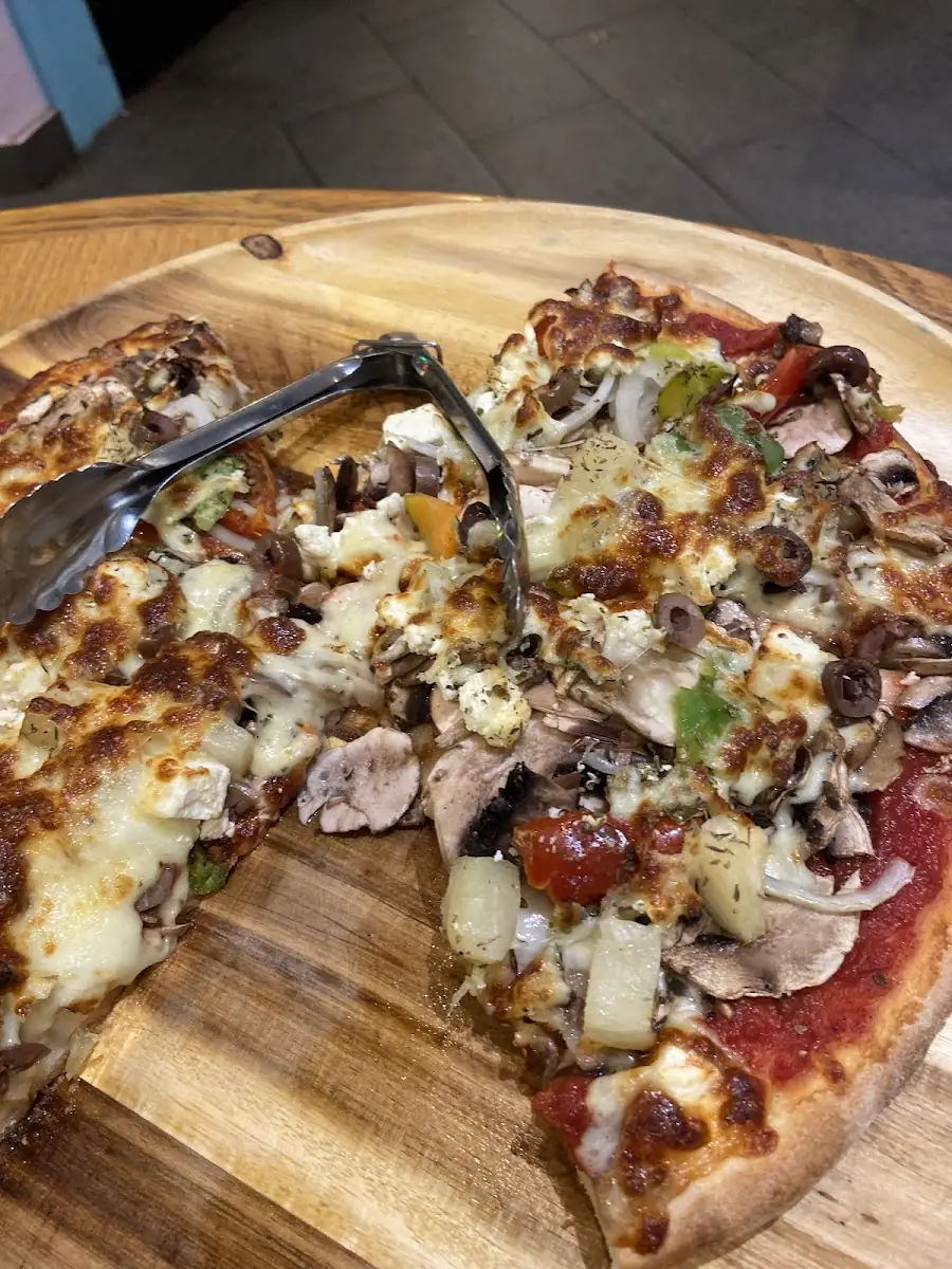 CJ's Pizza Cafe – Warburton VIC (photo 2)
