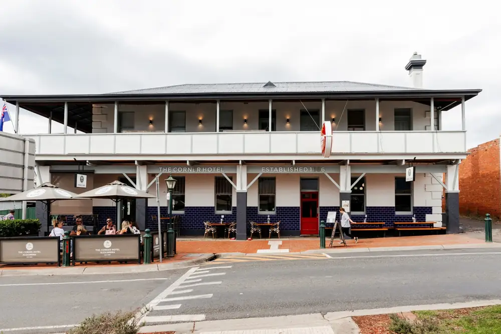 Corner Hotel – 65 Grant Street, Alexandra