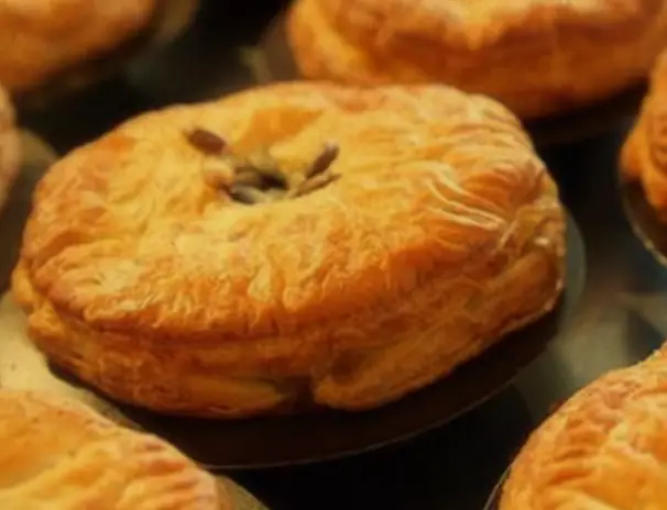 Funky Pies – 2/144-148 Glenayr Avenue, Six Ways