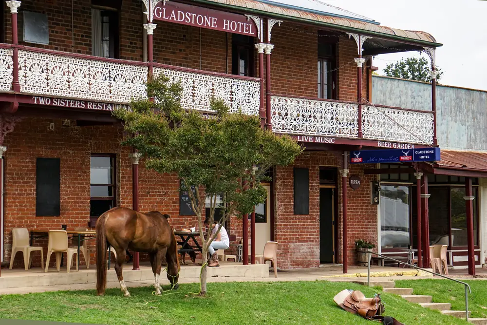 Gladstone Hotel – Newbridge NSW (photo 2)