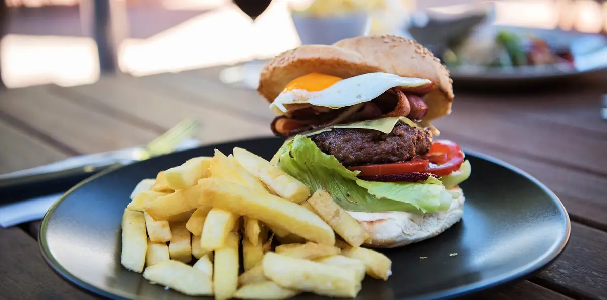 Henry's Bridge Hotel – 1 Hopwood Place, Echuca, VIC