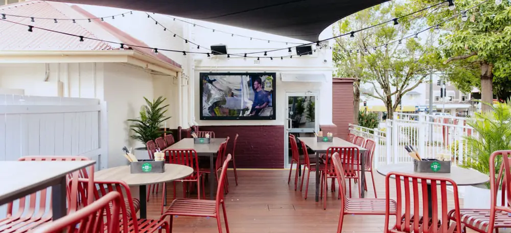 Holland Park Hotel – 945 Logan Road, Holland Park West