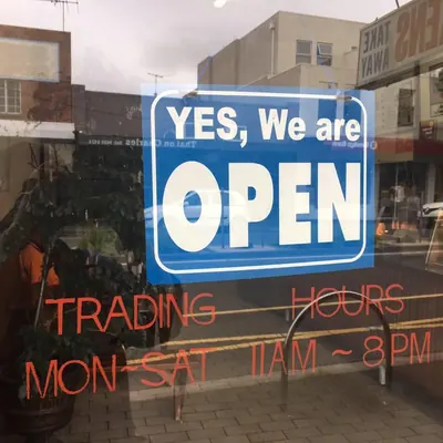 McManos Chicken Bar logo
