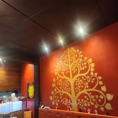 Yummy Thai logo