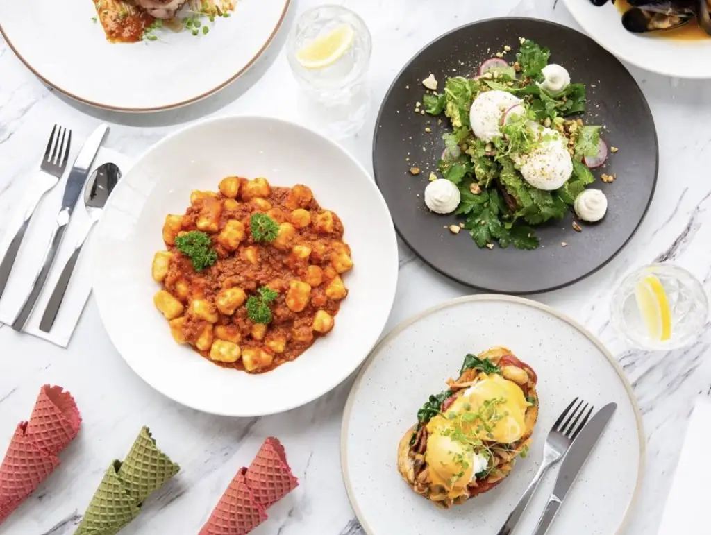 Ora D'oro – Hewish Road, Croydon