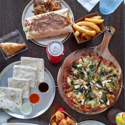 Rocklea Kebab and Pizza logo