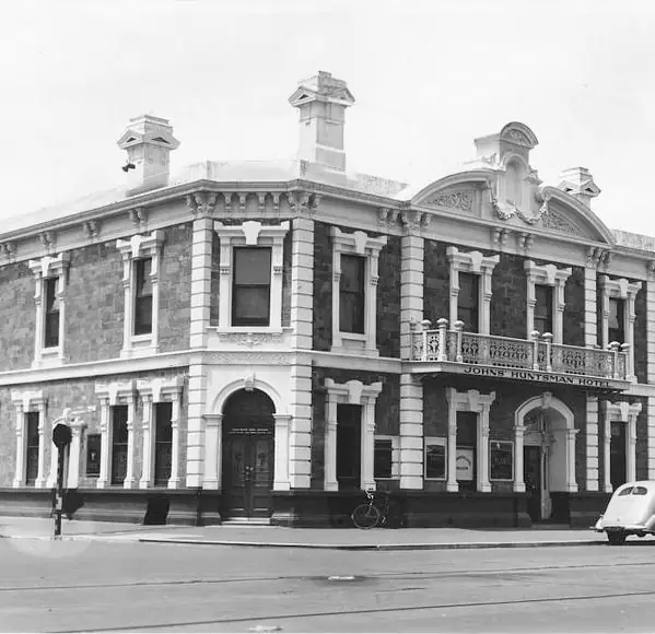 The Archer – North Adelaide SA (photo 2)